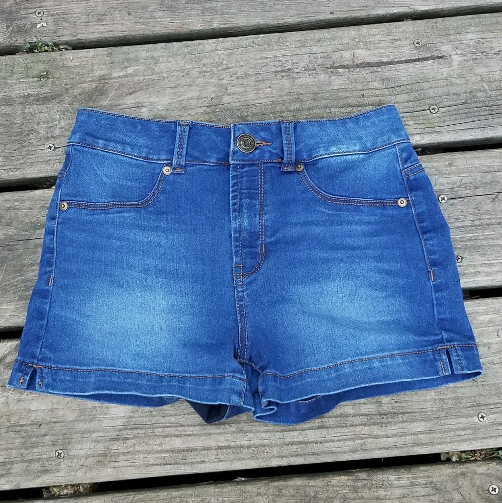 SO mid rise shorts